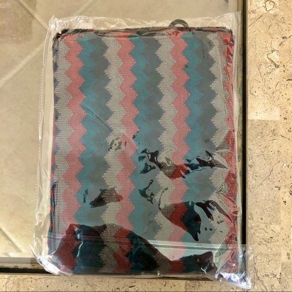 🏷️CHEVRON INFINITY SCARF - Picture 5 of 6